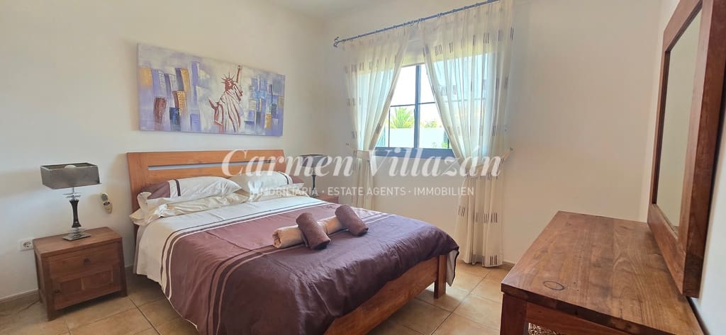 4 soveværelse Villa til salg i Caleta de Fuste med swimmingpool - € 565.000 (Ref: 9097671)