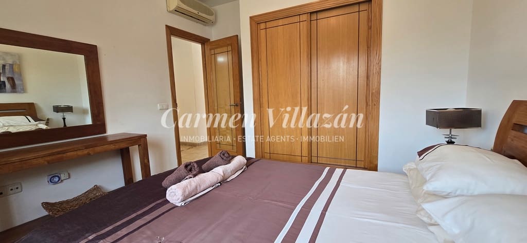 4 soveværelse Villa til salg i Caleta de Fuste med swimmingpool - € 565.000 (Ref: 9097671)