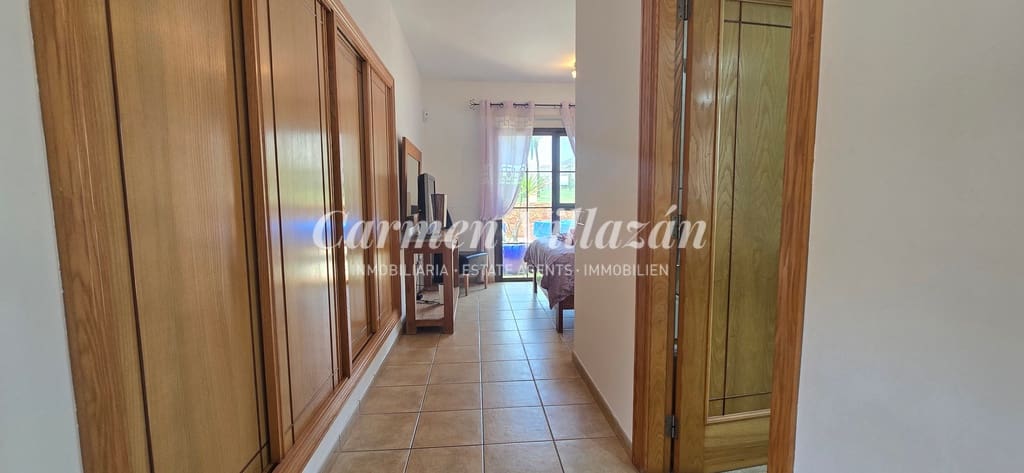 4 soveværelse Villa til salg i Caleta de Fuste med swimmingpool - € 565.000 (Ref: 9097671)