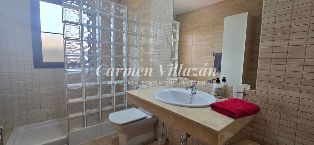 4 soveværelse Villa til salg i Caleta de Fuste med swimmingpool - € 565.000 (Ref: 9097671)