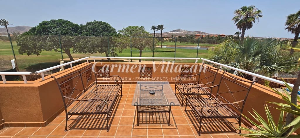 4 soveværelse Villa til salg i Caleta de Fuste med swimmingpool - € 565.000 (Ref: 9097671)