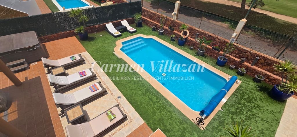 4 soveværelse Villa til salg i Caleta de Fuste med swimmingpool - € 565.000 (Ref: 9097671)