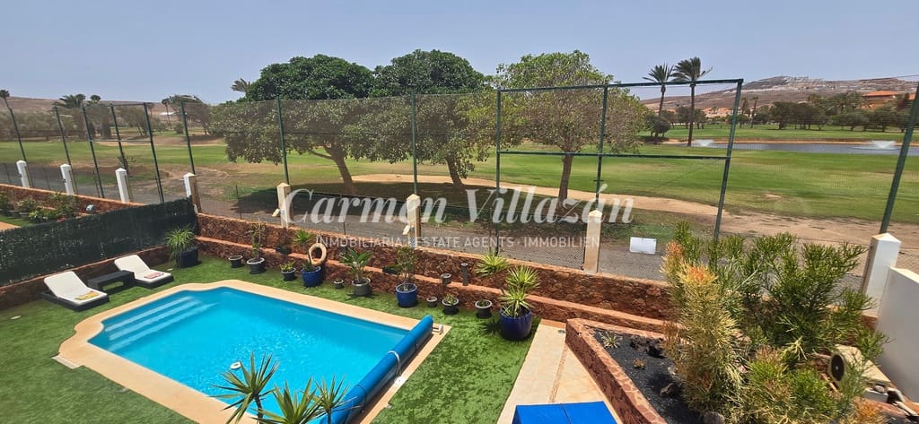 4 soveværelse Villa til salg i Caleta de Fuste med swimmingpool - € 565.000 (Ref: 9097671)