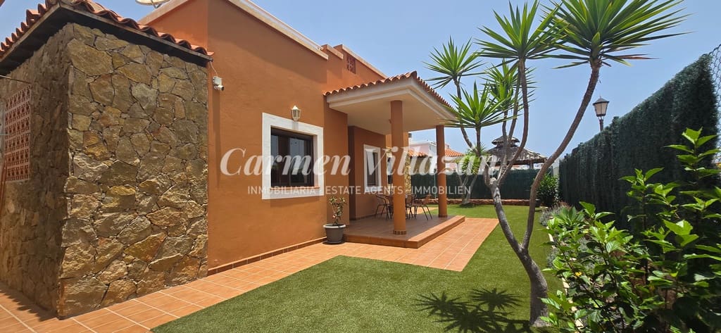 4 soveværelse Villa til salg i Caleta de Fuste med swimmingpool - € 565.000 (Ref: 9097671)