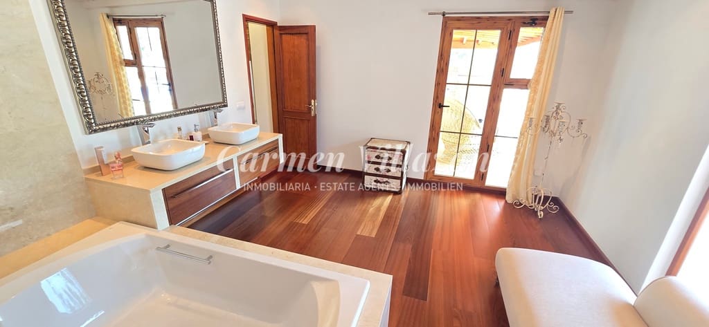 6 chambre Villa/Maison à vendre à Triquivijate avec piscine garage - 1 050 000 € (Ref: 9138234)