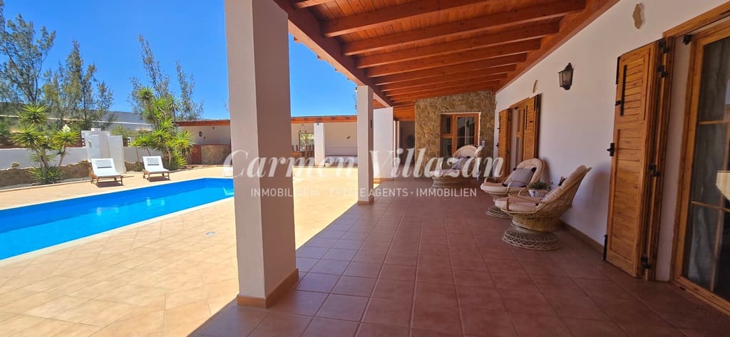 6 chambre Villa/Maison à vendre à Triquivijate avec piscine garage - 1 050 000 € (Ref: 9138234)