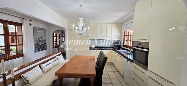 6 soverom Villa til salgs i Triquivijate, Antigua med svømmebasseng garasje - € 1 050 000 (Ref: 9138234)