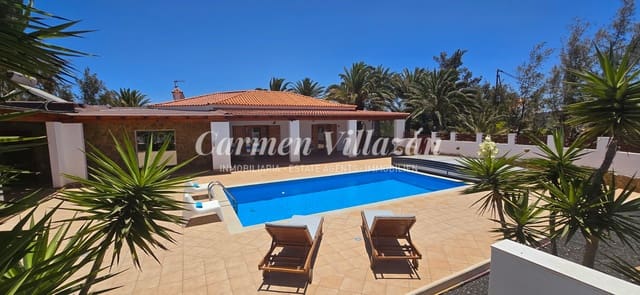 6 soverom Villa til salgs i Triquivijate, Antigua med svømmebasseng garasje - € 1 050 000 (Ref: 9138234)