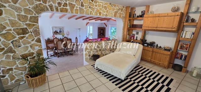 6 soverom Villa til salgs i Triquivijate, Antigua med svømmebasseng garasje - € 1 050 000 (Ref: 9138234)