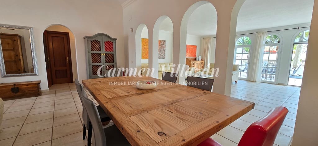 3 soverom Villa til salgs i Caleta de Fuste med garasje - € 680 000 (Ref: 9241162)