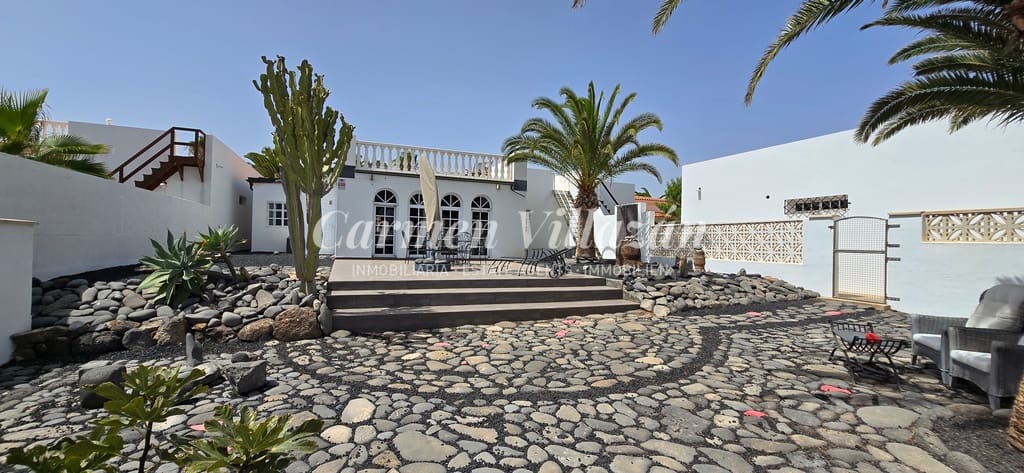 3 soverom Villa til salgs i Caleta de Fuste med garasje - € 680 000 (Ref: 9241162)