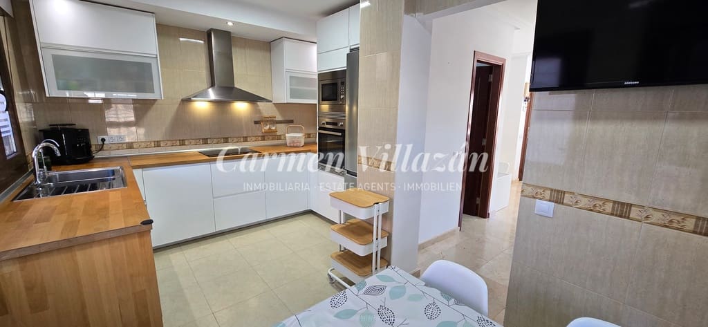 4 slaapkamer Huis te koop in Antigua met garage - € 289.000 (Ref: 9279745)