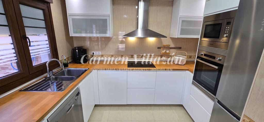 4 slaapkamer Huis te koop in Antigua met garage - € 289.000 (Ref: 9279745)