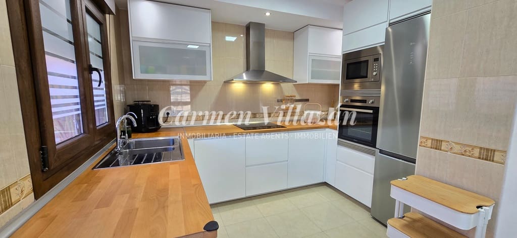 4 slaapkamer Huis te koop in Antigua met garage - € 289.000 (Ref: 9279745)