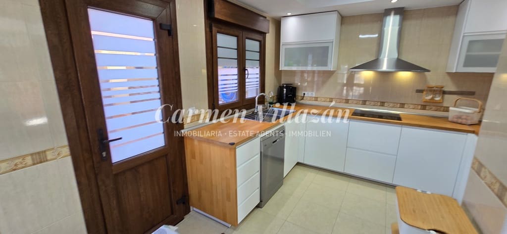 4 slaapkamer Huis te koop in Antigua met garage - € 289.000 (Ref: 9279745)