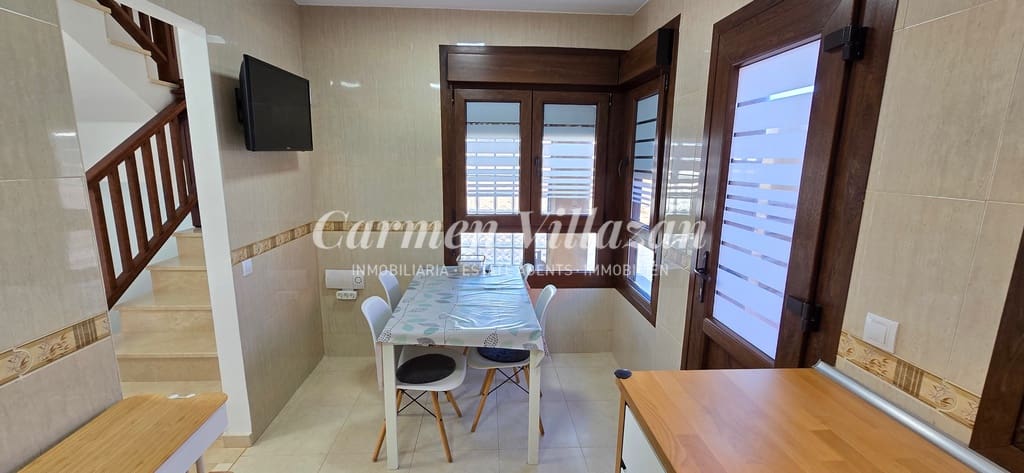 4 slaapkamer Huis te koop in Antigua met garage - € 289.000 (Ref: 9279745)