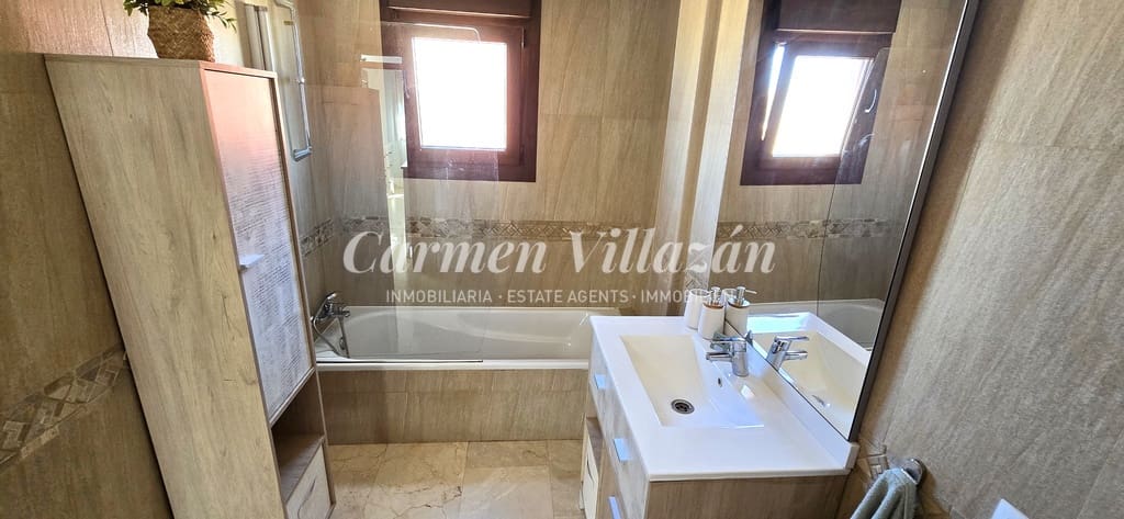 4 slaapkamer Huis te koop in Antigua met garage - € 289.000 (Ref: 9279745)