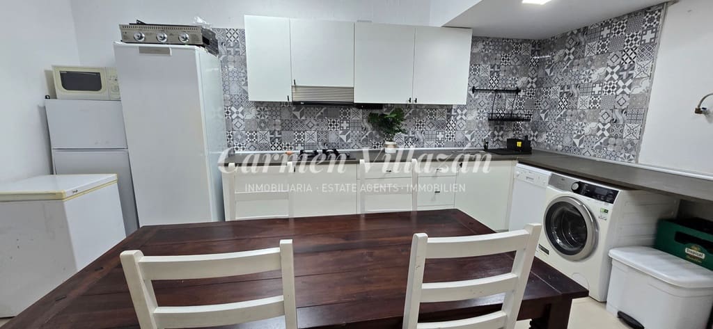 4 slaapkamer Huis te koop in Antigua met garage - € 289.000 (Ref: 9279745)