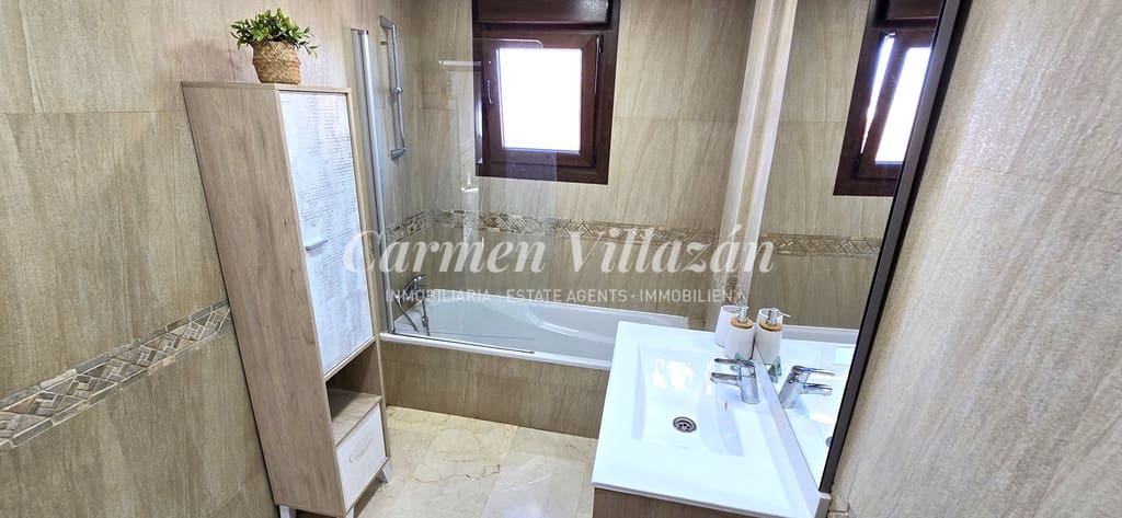 4 slaapkamer Huis te koop in Antigua met garage - € 289.000 (Ref: 9279745)