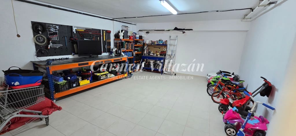 4 slaapkamer Huis te koop in Antigua met garage - € 289.000 (Ref: 9279745)