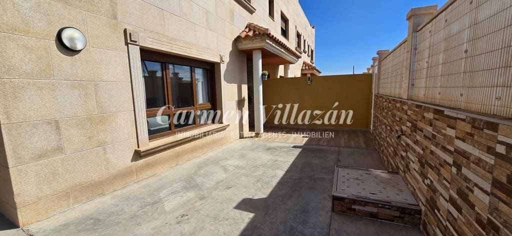 4 slaapkamer Huis te koop in Antigua met garage - € 289.000 (Ref: 9279745)