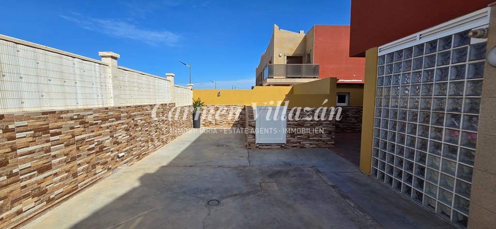 4 slaapkamer Huis te koop in Antigua met garage - € 289.000 (Ref: 9279745)