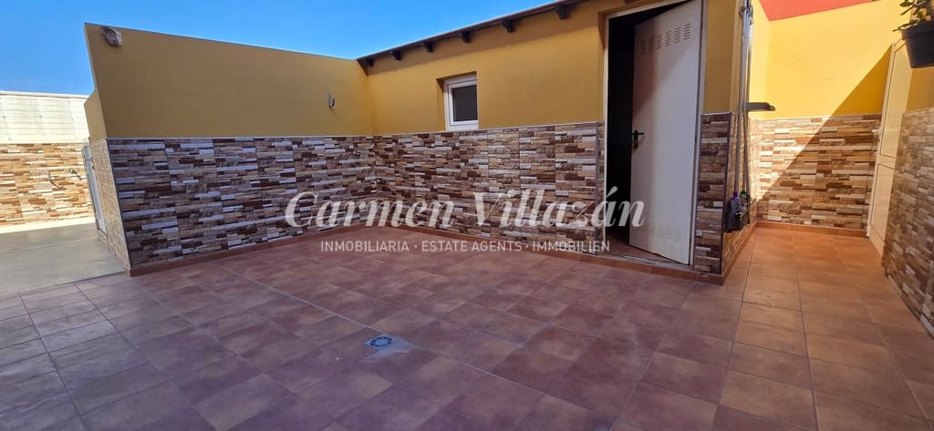 4 slaapkamer Huis te koop in Antigua met garage - € 289.000 (Ref: 9279745)