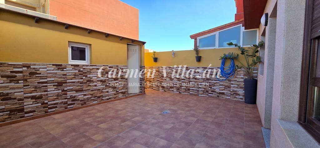 4 slaapkamer Huis te koop in Antigua met garage - € 289.000 (Ref: 9279745)