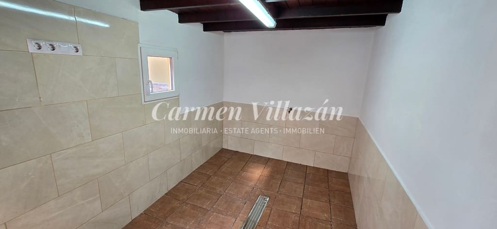 4 slaapkamer Huis te koop in Antigua met garage - € 289.000 (Ref: 9279745)
