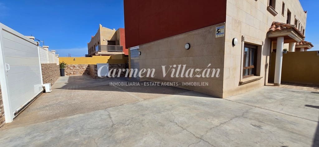 4 slaapkamer Huis te koop in Antigua met garage - € 289.000 (Ref: 9279745)