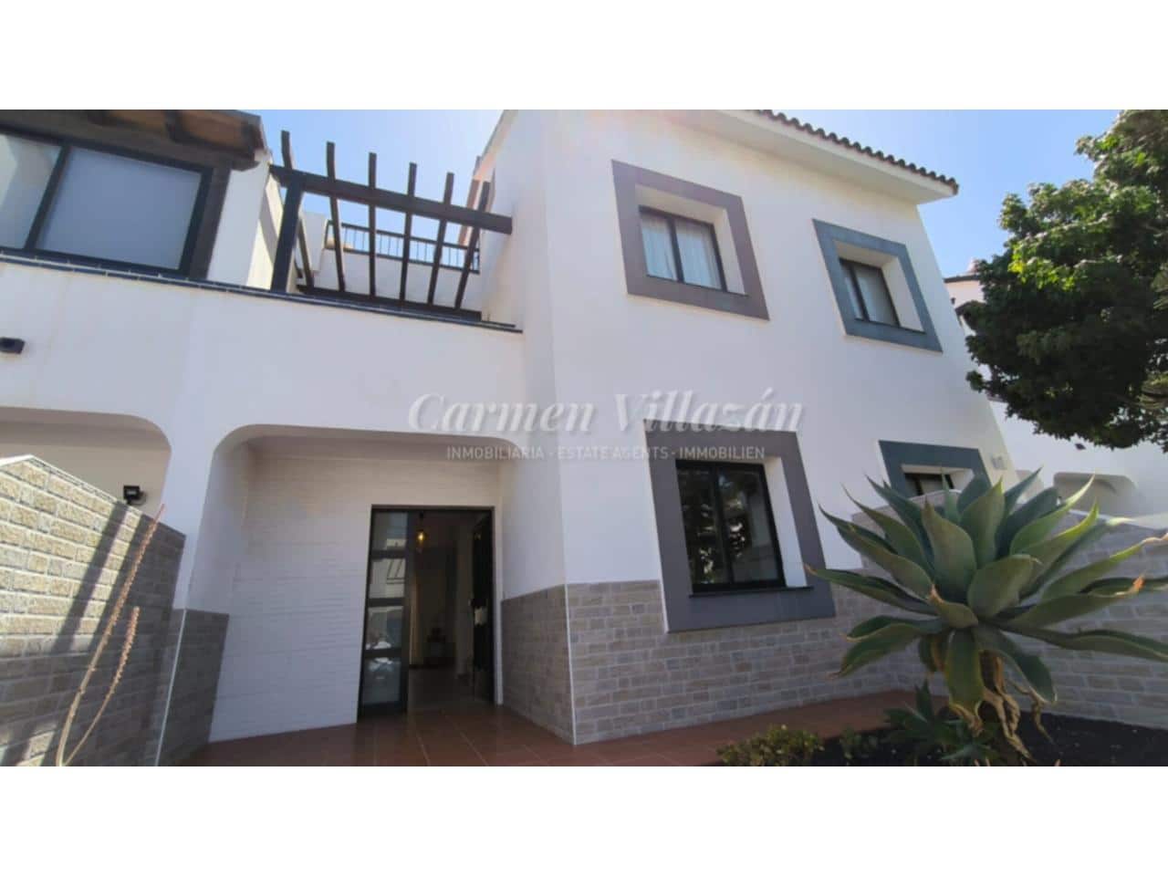 4 bedroom Townhouse for sale in Corralejo with pool - € 365,000 (Ref: 9325233)
