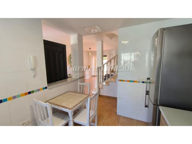 4 soveværelse Byhus til salg i Corralejo, La Oliva med swimmingpool - € 365.000 (Ref: 9325233)