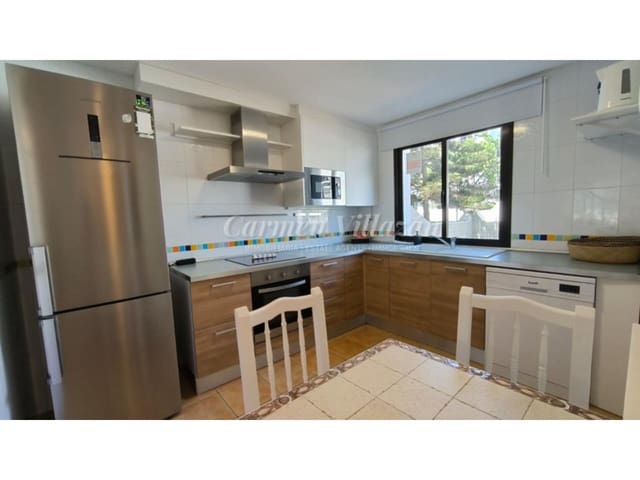 4 soveværelse Byhus til salg i Corralejo, La Oliva med swimmingpool - € 365.000 (Ref: 9325233)