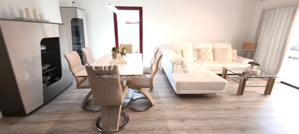 3 sypialnia Willa na sprzedaż w Corralejo z basenem - 355 000 € (Ref: 9338576)