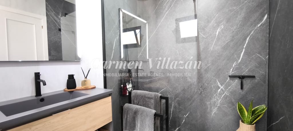 3 sypialnia Willa na sprzedaż w Corralejo z basenem - 355 000 € (Ref: 9338576)