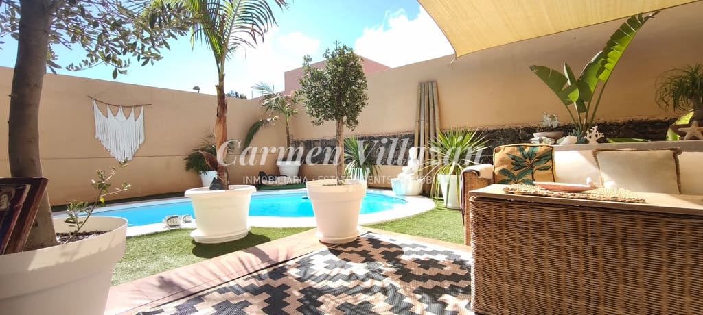3 sypialnia Willa na sprzedaż w Corralejo z basenem - 355 000 € (Ref: 9338576)
