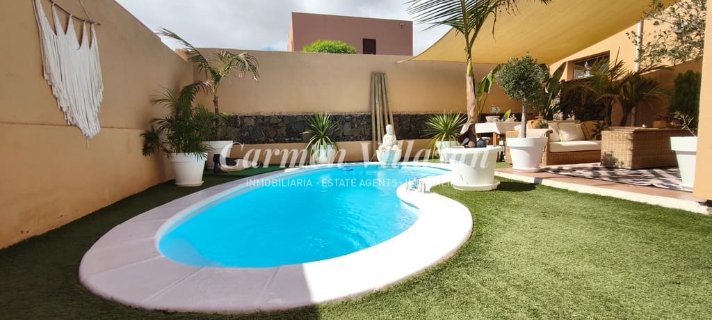 3 sypialnia Willa na sprzedaż w Corralejo z basenem - 355 000 € (Ref: 9338576)