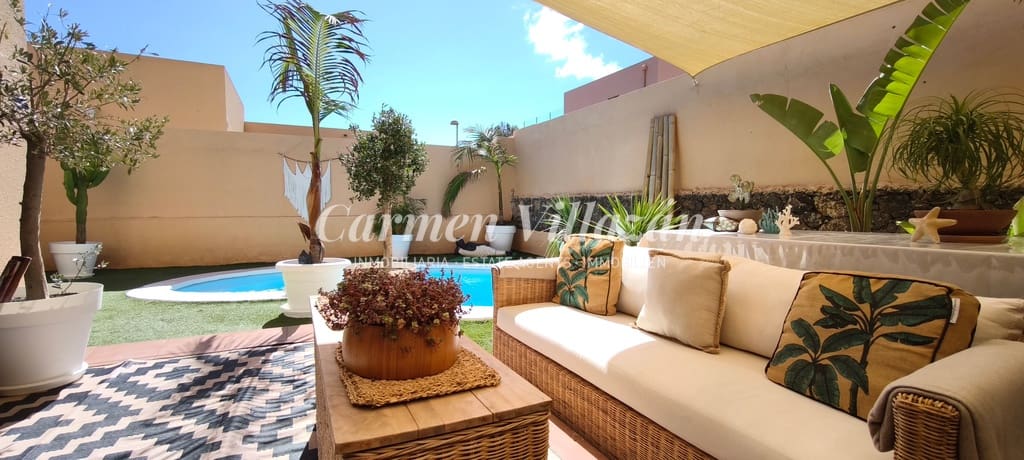 3 sypialnia Willa na sprzedaż w Corralejo z basenem - 355 000 € (Ref: 9338576)