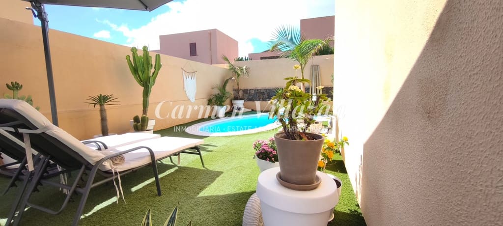 3 sypialnia Willa na sprzedaż w Corralejo z basenem - 355 000 € (Ref: 9338576)