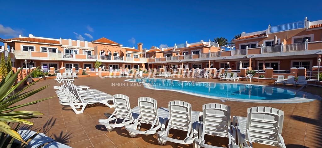 2 soveværelse Lejlighed til salg i Caleta de Fuste med swimmingpool - € 175.000 (Ref: 9343591)