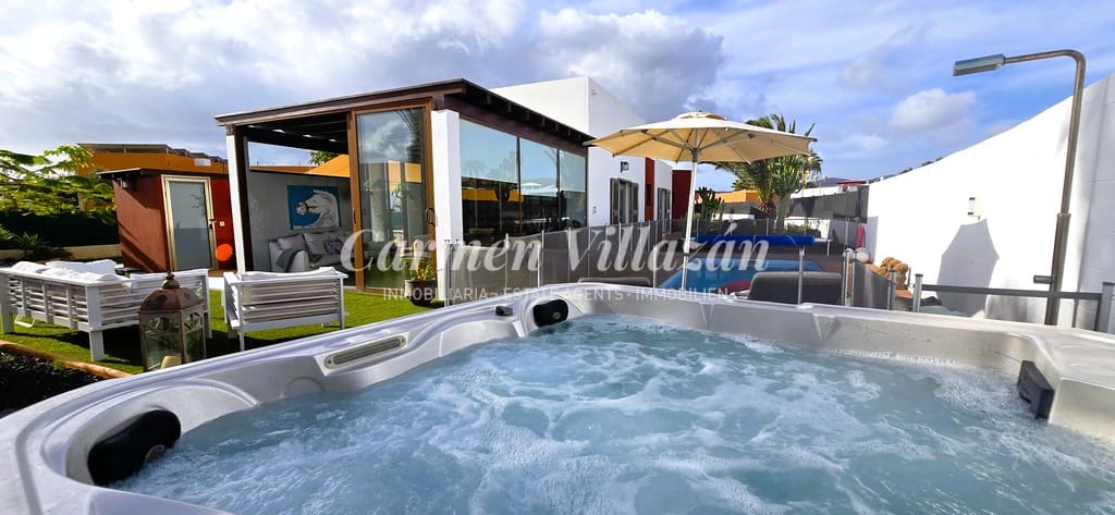 4 quarto Moradia para venda em Caleta de Fuste com piscina - 660 000 € (Ref: 9349996)