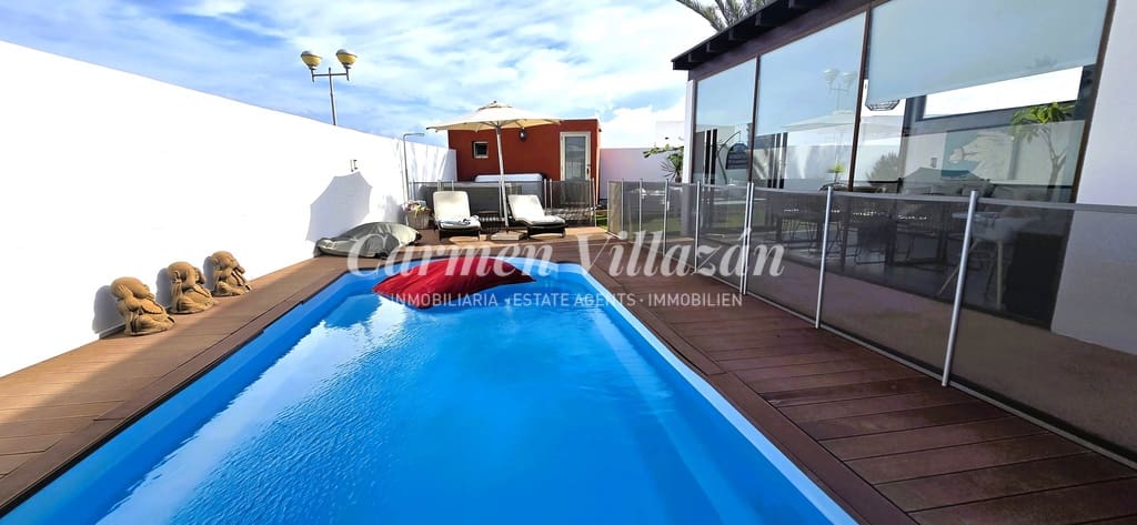 4 quarto Moradia para venda em Caleta de Fuste com piscina - 660 000 € (Ref: 9349996)
