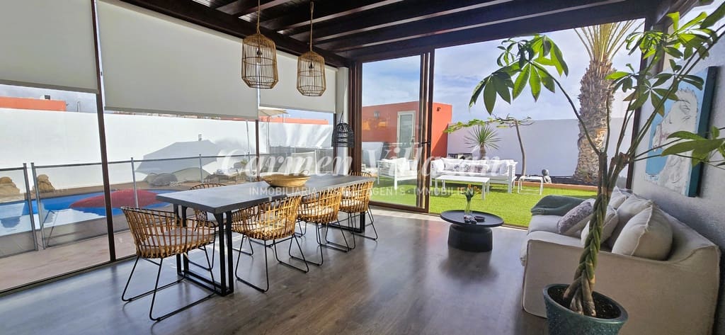 4 quarto Moradia para venda em Caleta de Fuste com piscina - 660 000 € (Ref: 9349996)