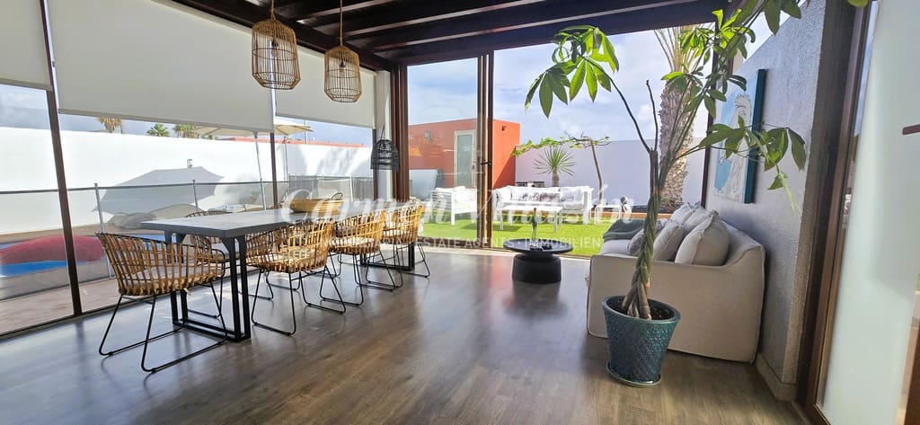 4 quarto Moradia para venda em Caleta de Fuste com piscina - 660 000 € (Ref: 9349996)