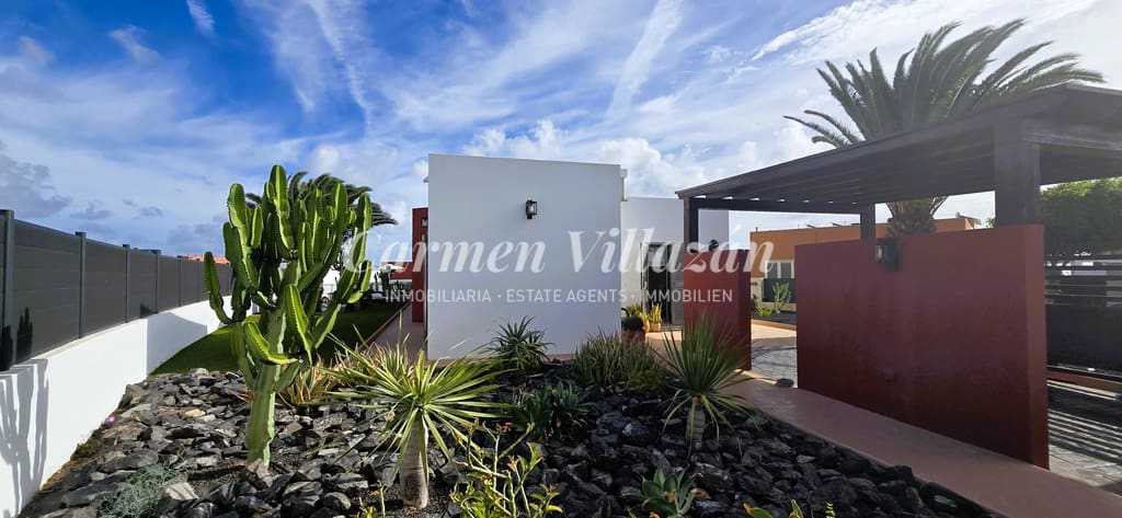 4 quarto Moradia para venda em Caleta de Fuste com piscina - 660 000 € (Ref: 9349996)