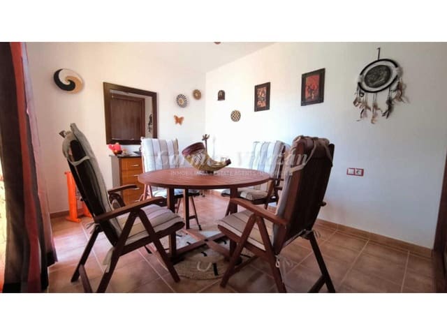 3 soveværelse Byhus til salg i La Oliva med swimmingpool - € 270.000 (Ref: 9409877)