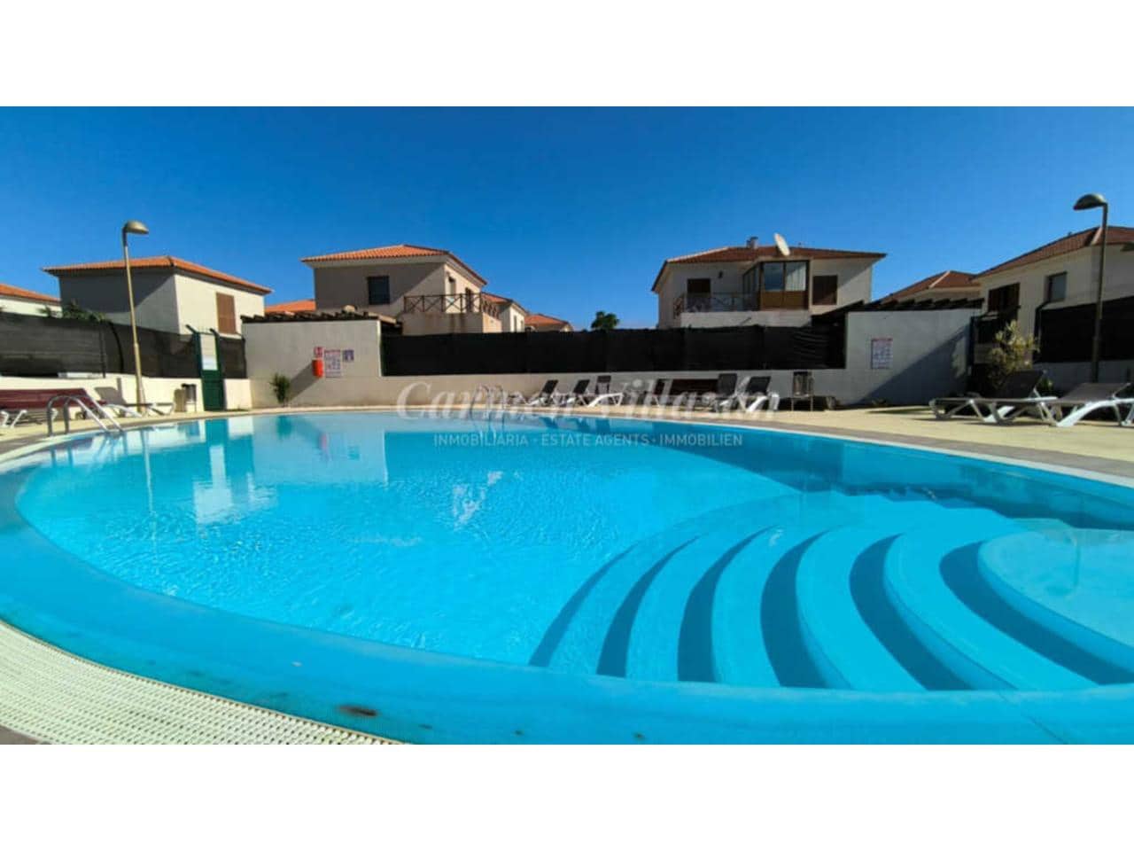 3 slaapkamer Huis te koop in La Oliva met zwembad - € 270.000 (Ref: 9409877)