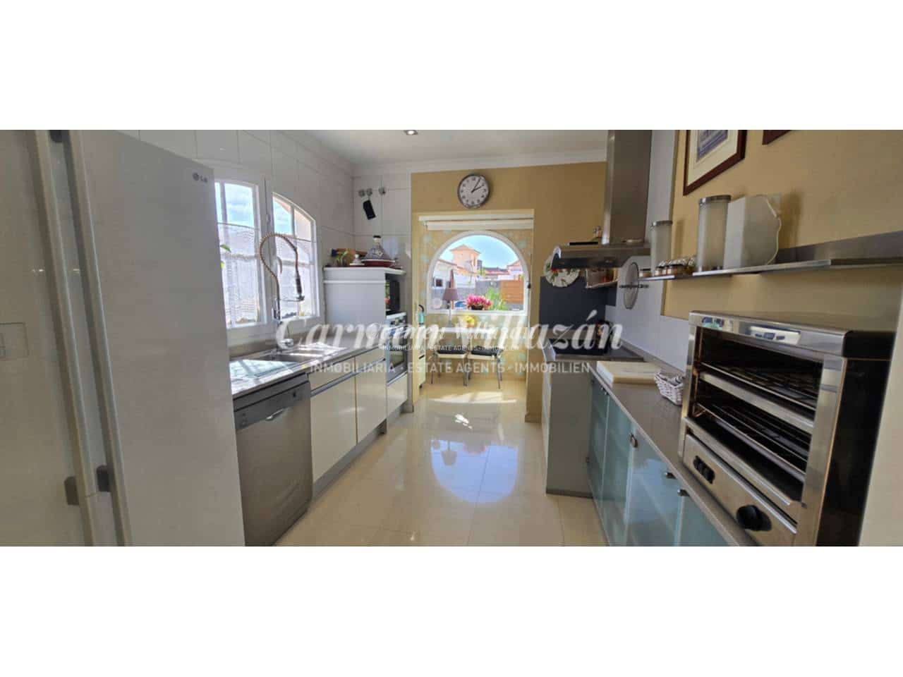 4 Zimmer Villa zu verkaufen in Caleta de Fuste mit Pool - 1.000.000 € (Ref: 9472274)