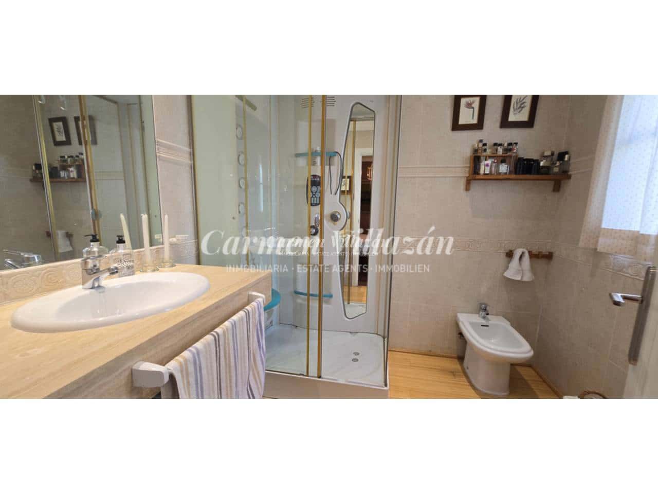 4 Zimmer Villa zu verkaufen in Caleta de Fuste mit Pool - 1.000.000 € (Ref: 9472274)