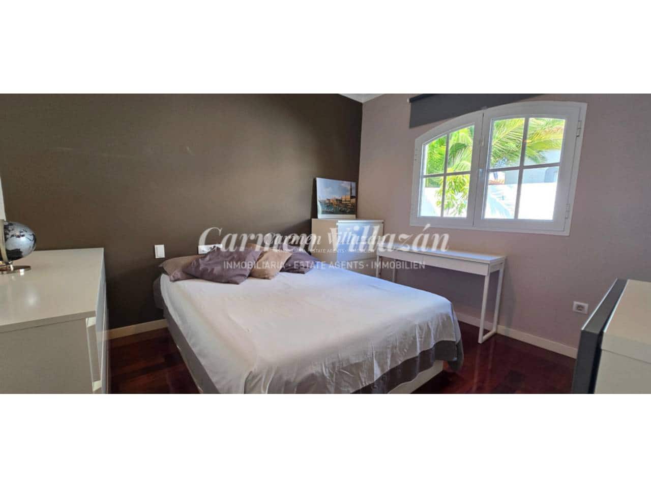 4 Zimmer Villa zu verkaufen in Caleta de Fuste mit Pool - 1.000.000 € (Ref: 9472274)